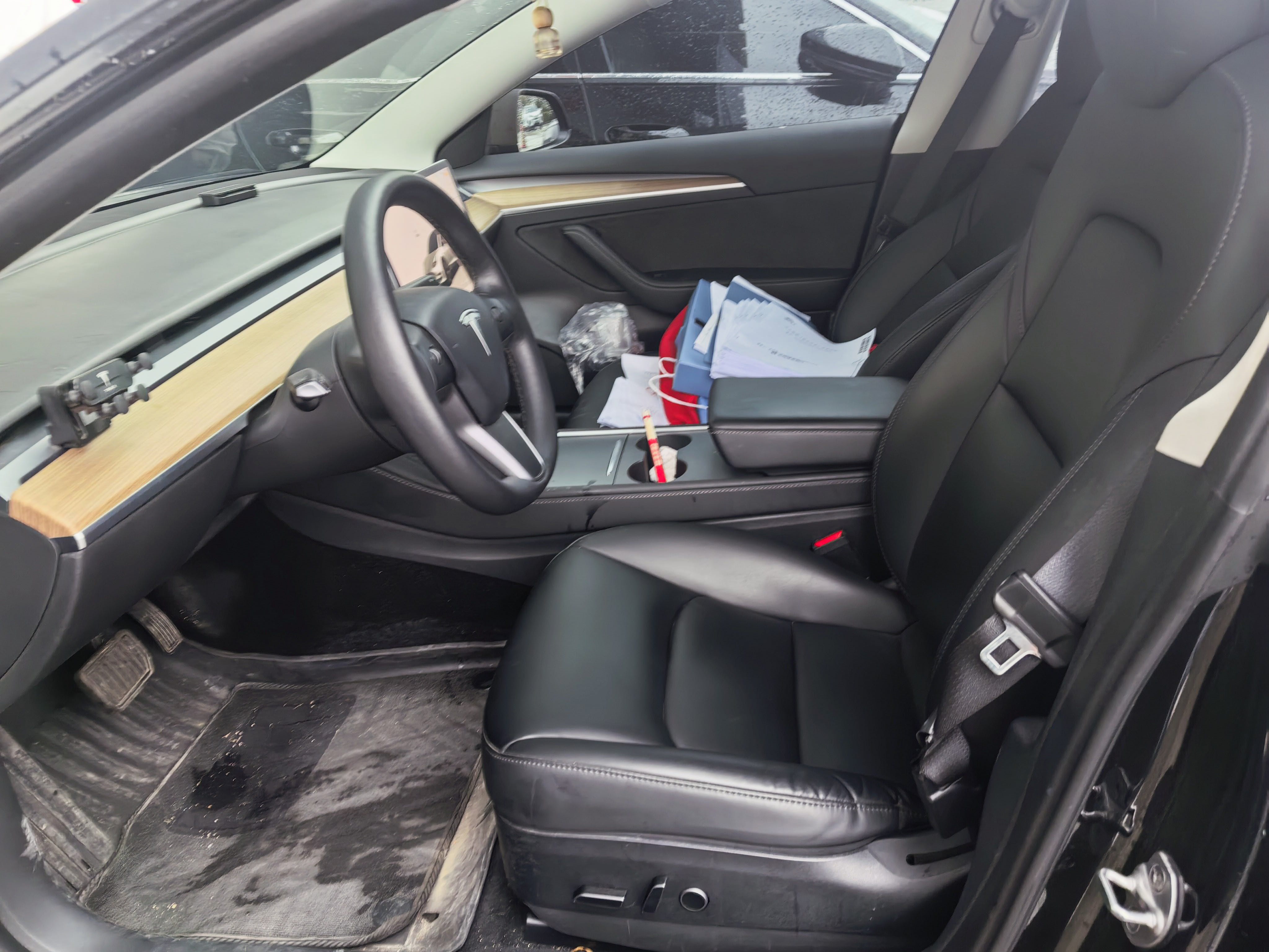 Tesla Model 3 2023 car image #2