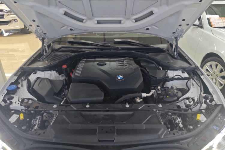 BMW 3 Series 2023 صورة سيارة #20