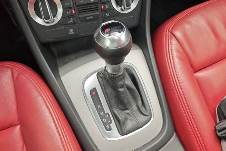 Audi Q3 2015 car image #14