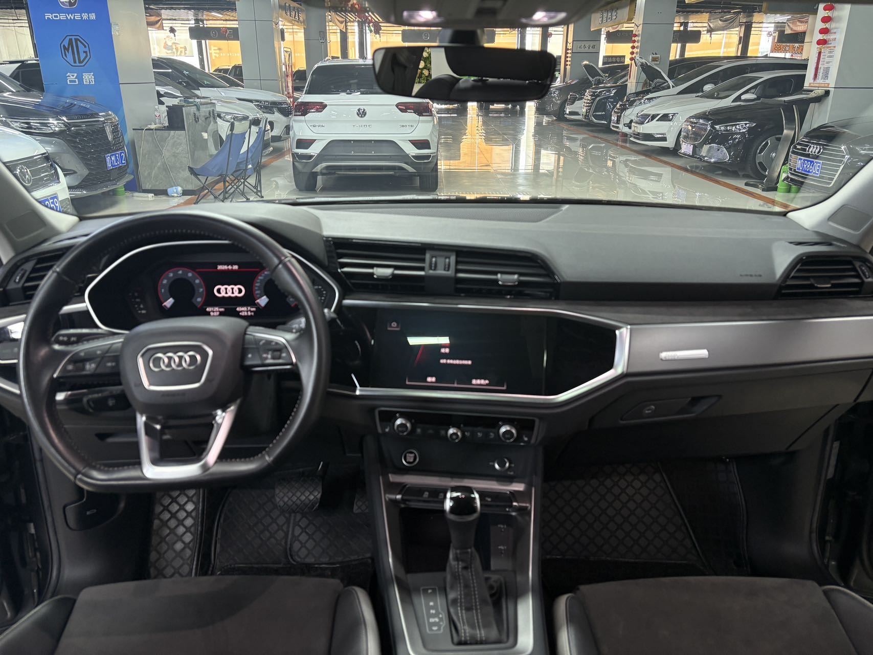 Audi Q3 2022 car image #6