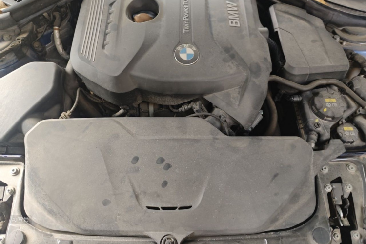 BMW 3 Series 2018 car image #22