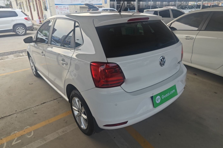 Volkswagen Polo 2015 car image #5