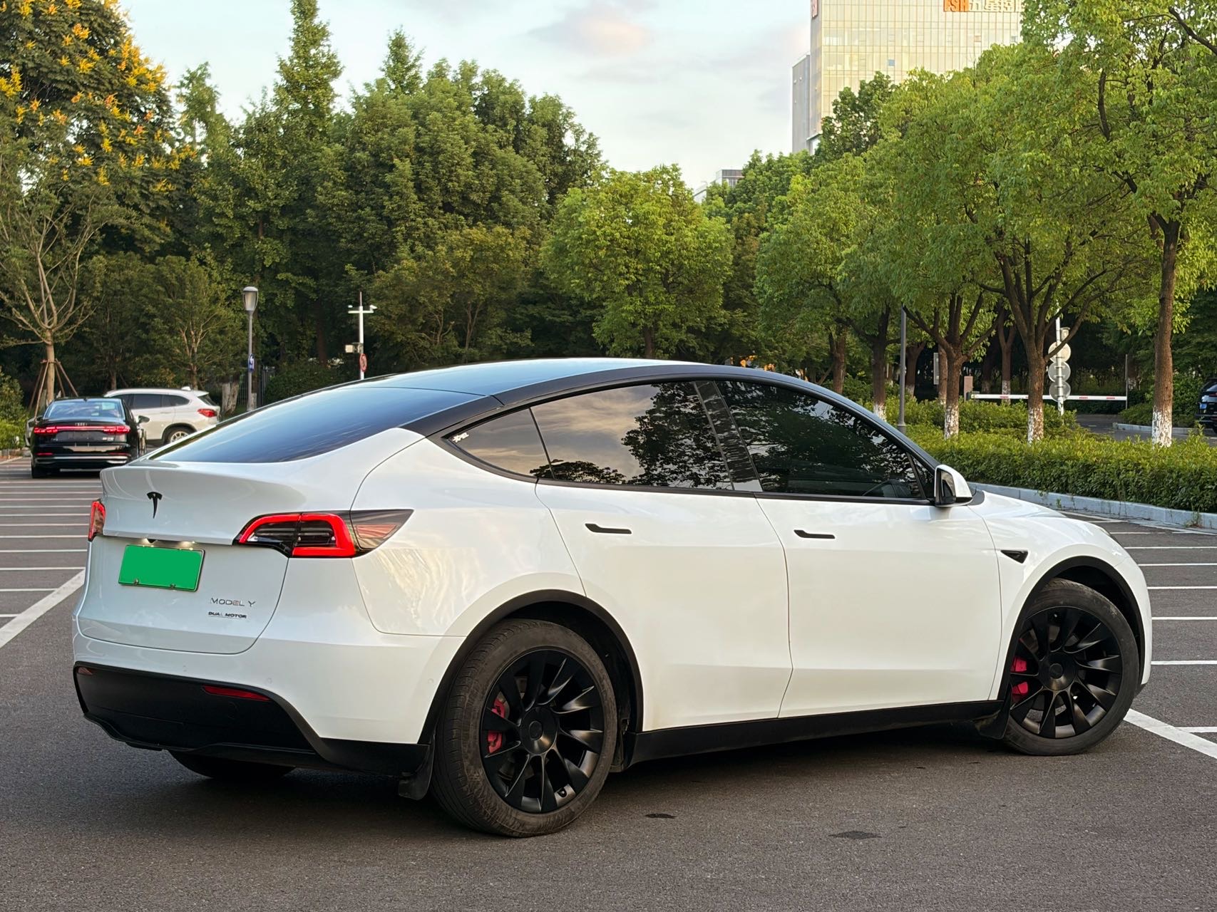 Tesla Model Y 2021 car image #3