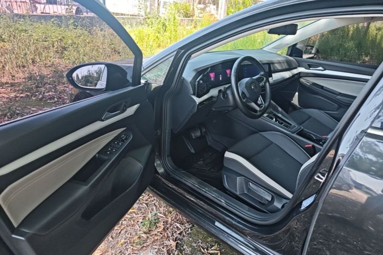 Volkswagen Golf 2021 car image #16