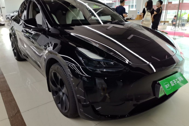 Tesla Model Y 2023 #4 Tesla Model Y 2023 car image #4