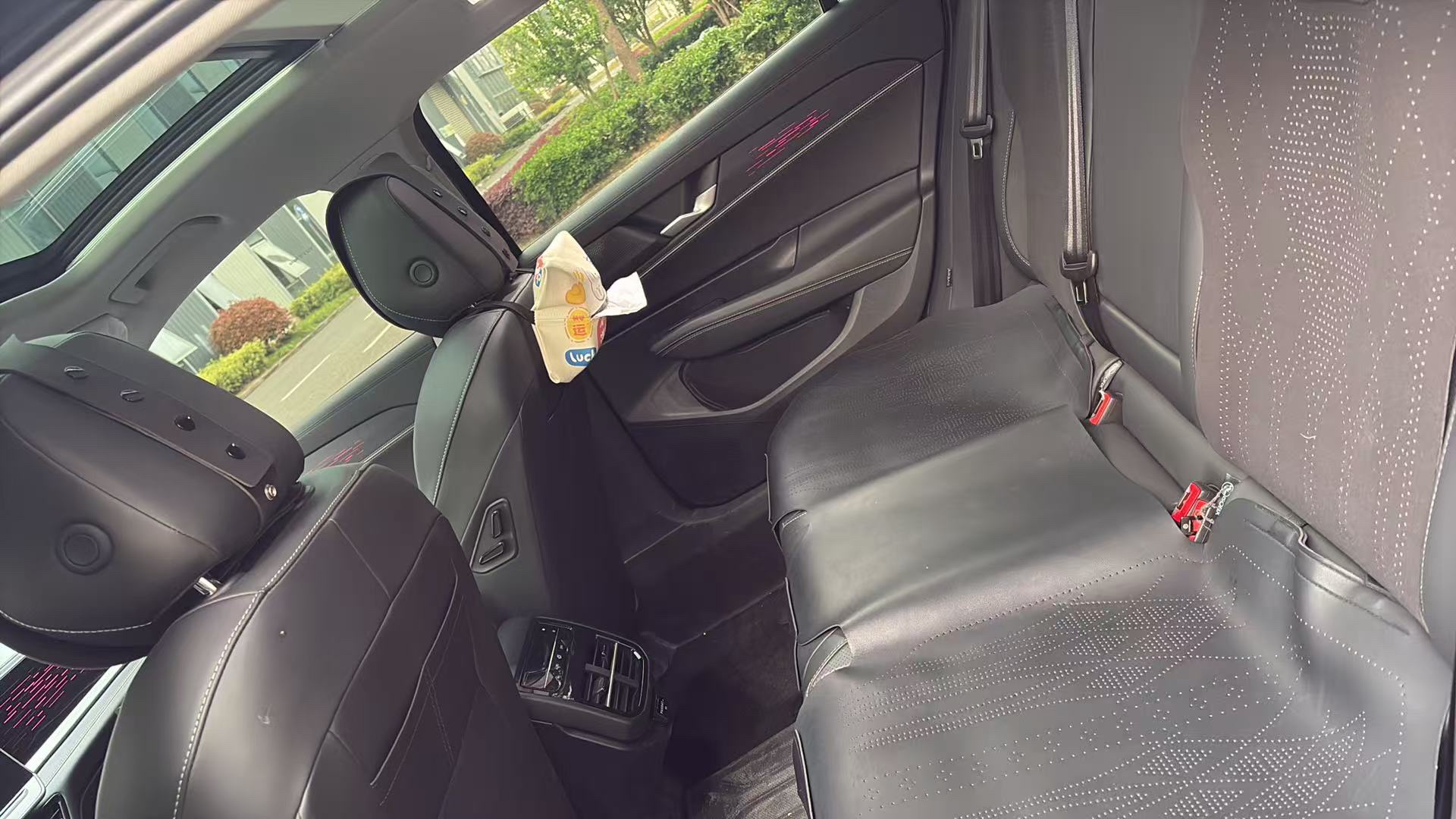 Volkswagen Passat 2025 car image #6