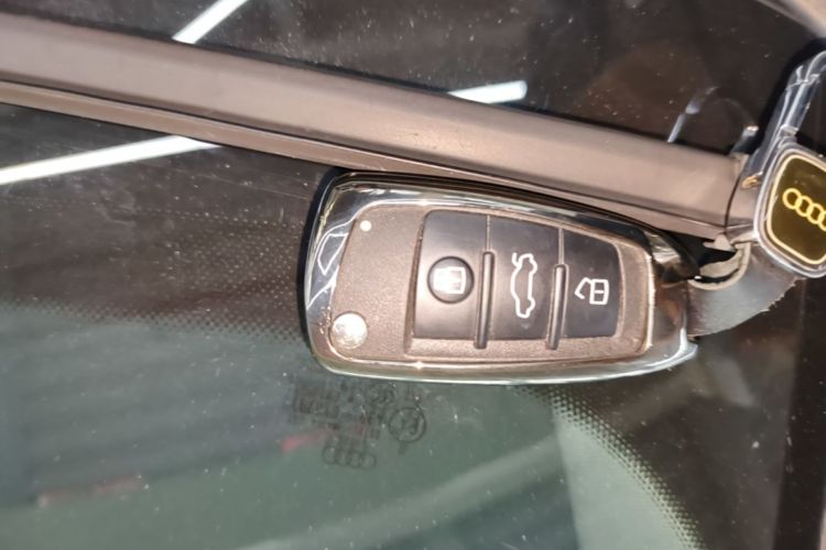 Audi A3 2018 car image #14