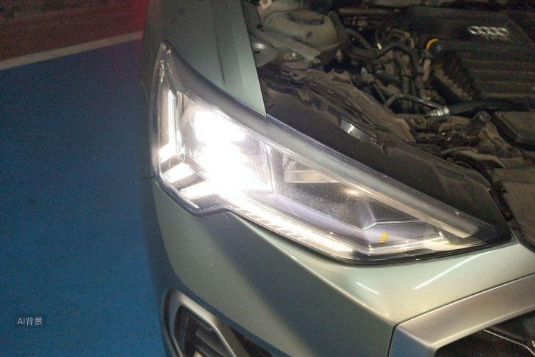 Audi Q3 2022 car image #8