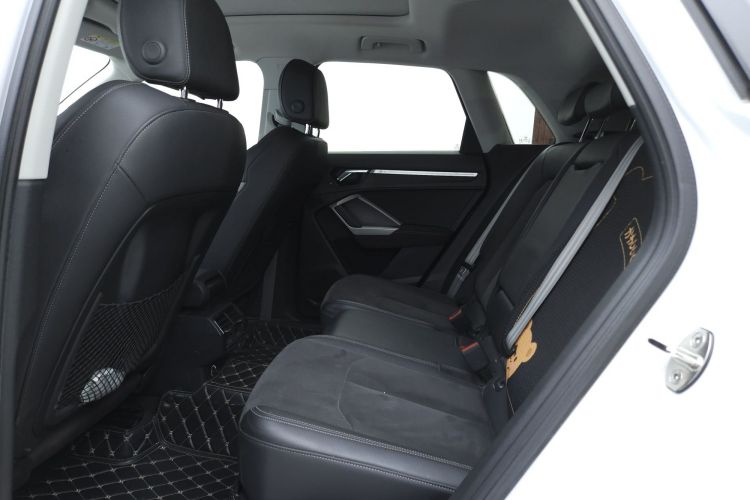 Audi Q3 2021 car image #11