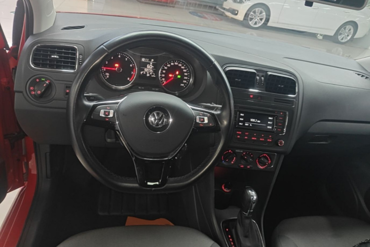 Volkswagen Polo 2017 car image #11