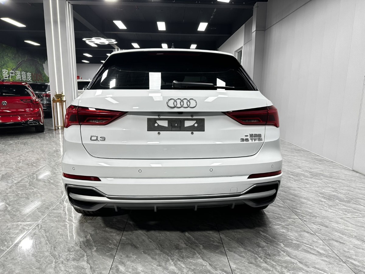 Audi Q3 2023 car image #8