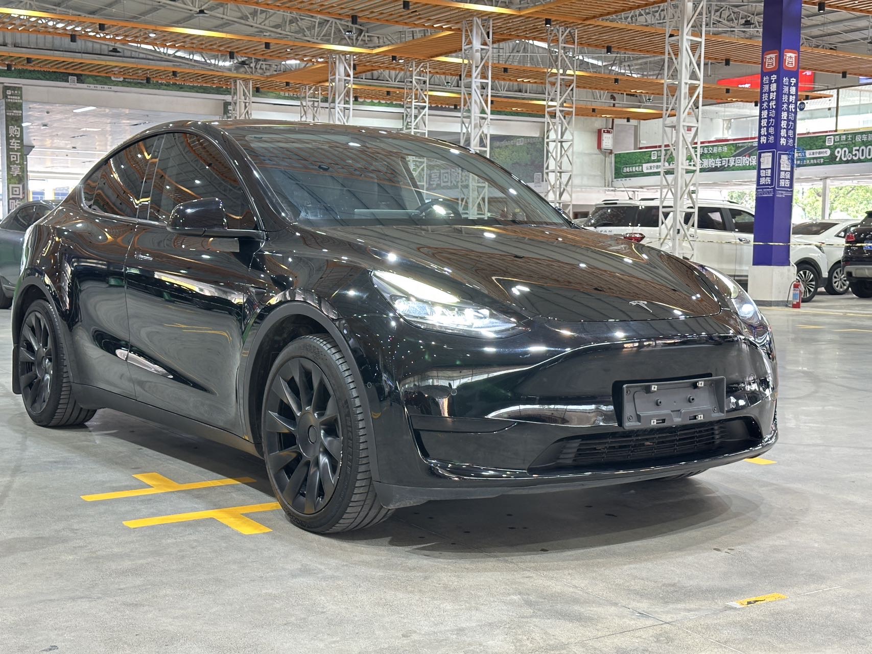 Tesla Model Y 2023 car image #3