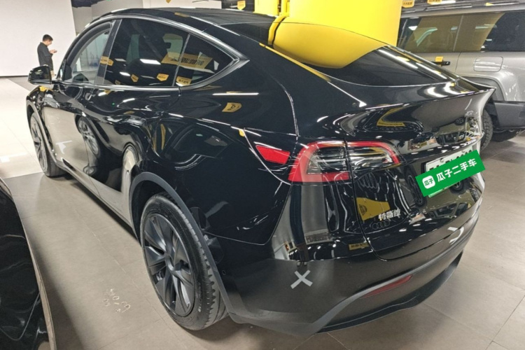 Tesla Model Y 2023 #5 Tesla Model Y 2023 car image #5