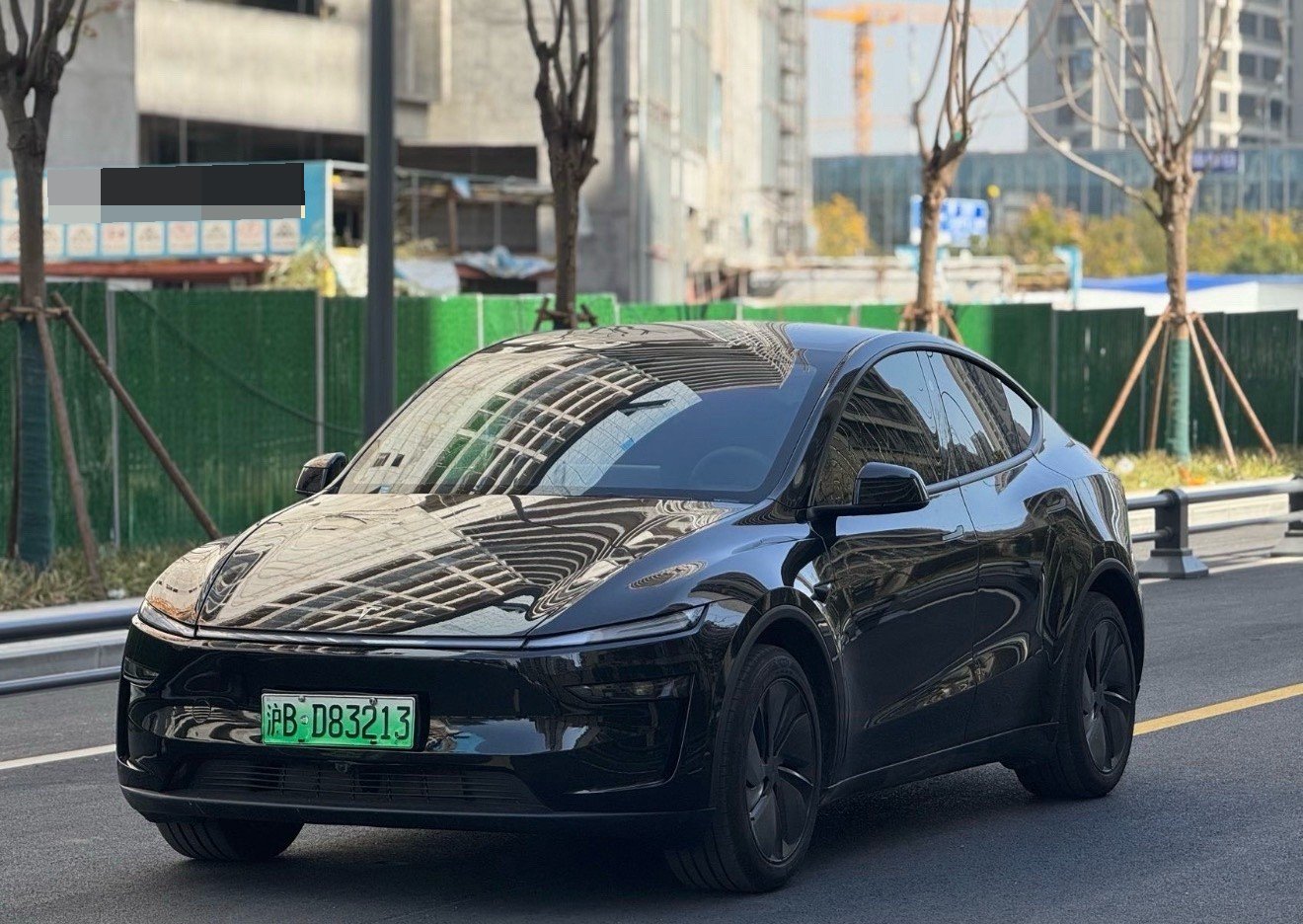 Tesla Model Y 2025 Tesla Model Y 2025 car image