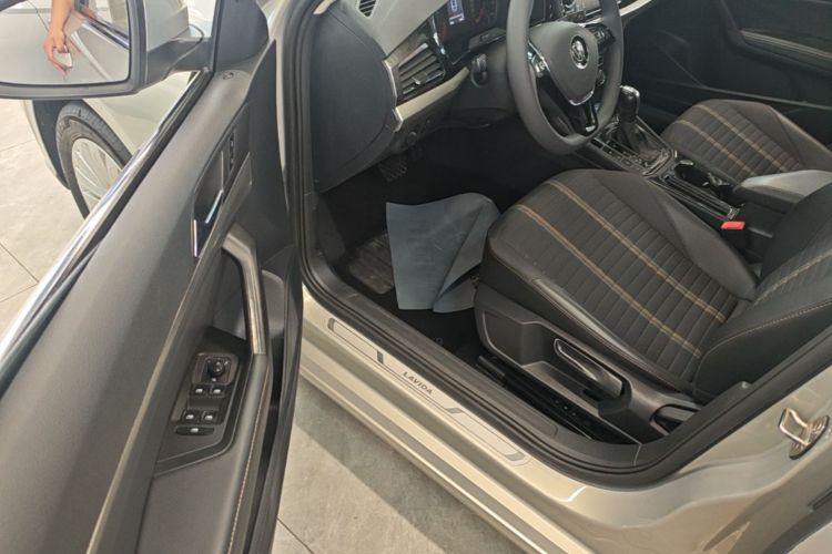 Volkswagen Lavida 2019 car image #16