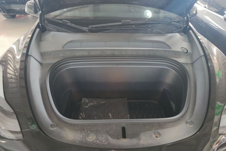 Tesla Model Y 2023 car image #20