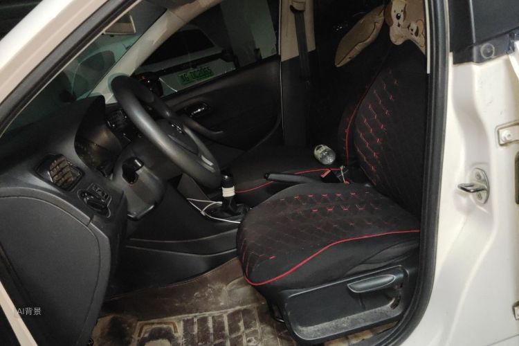 Volkswagen Polo 2015 car image #17