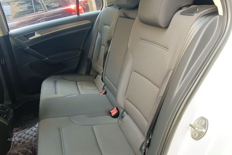 Volkswagen Golf 2017 car image #19