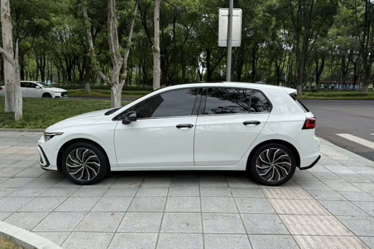 Volkswagen Golf 2021 car image #6