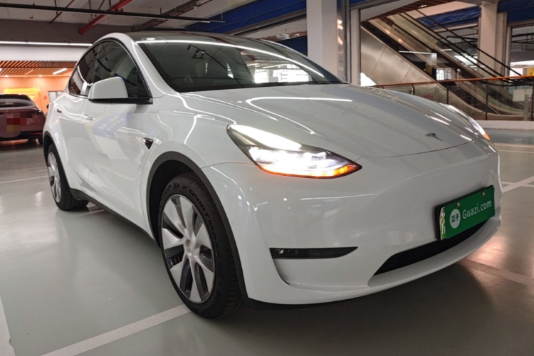 Tesla Model Y 2023 #4 Tesla Model Y 2023 car image #4