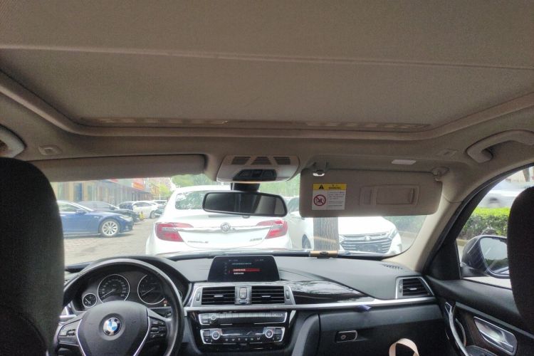 BMW 3 Series 2018 car image #16