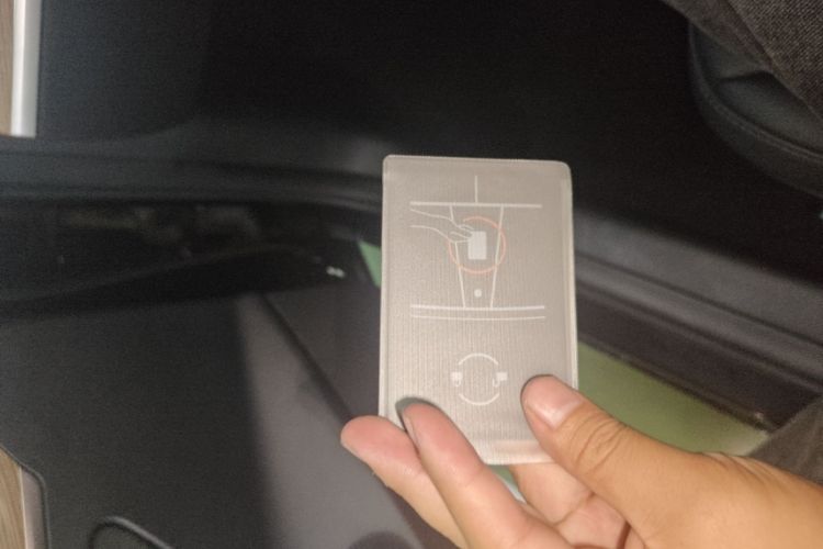 Tesla Model 3 2023 car image #9