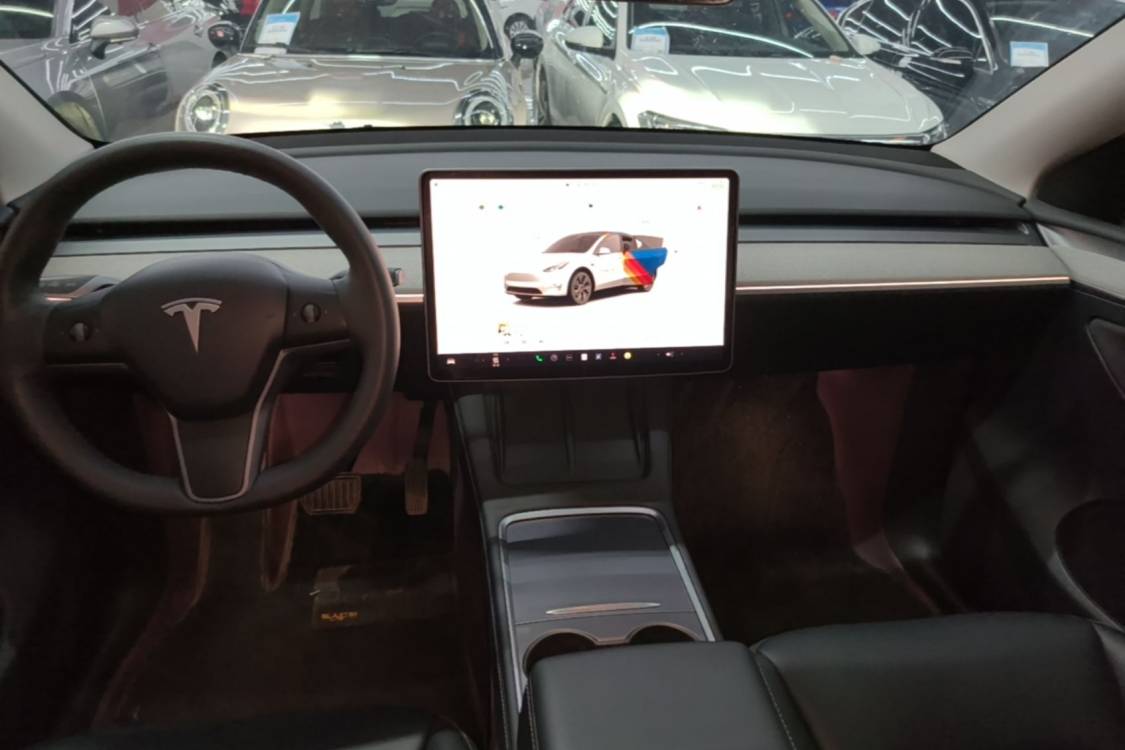 Tesla Model Y 2024 #14 Tesla Model Y 2024 car image #14