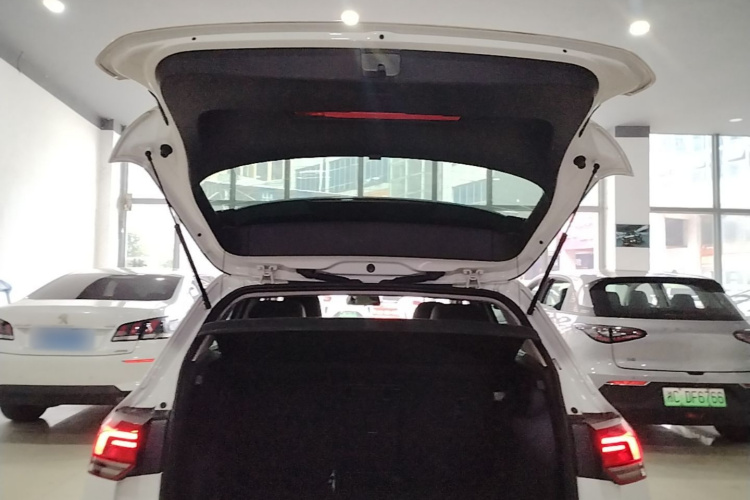 Volkswagen Golf 2022 car image #19