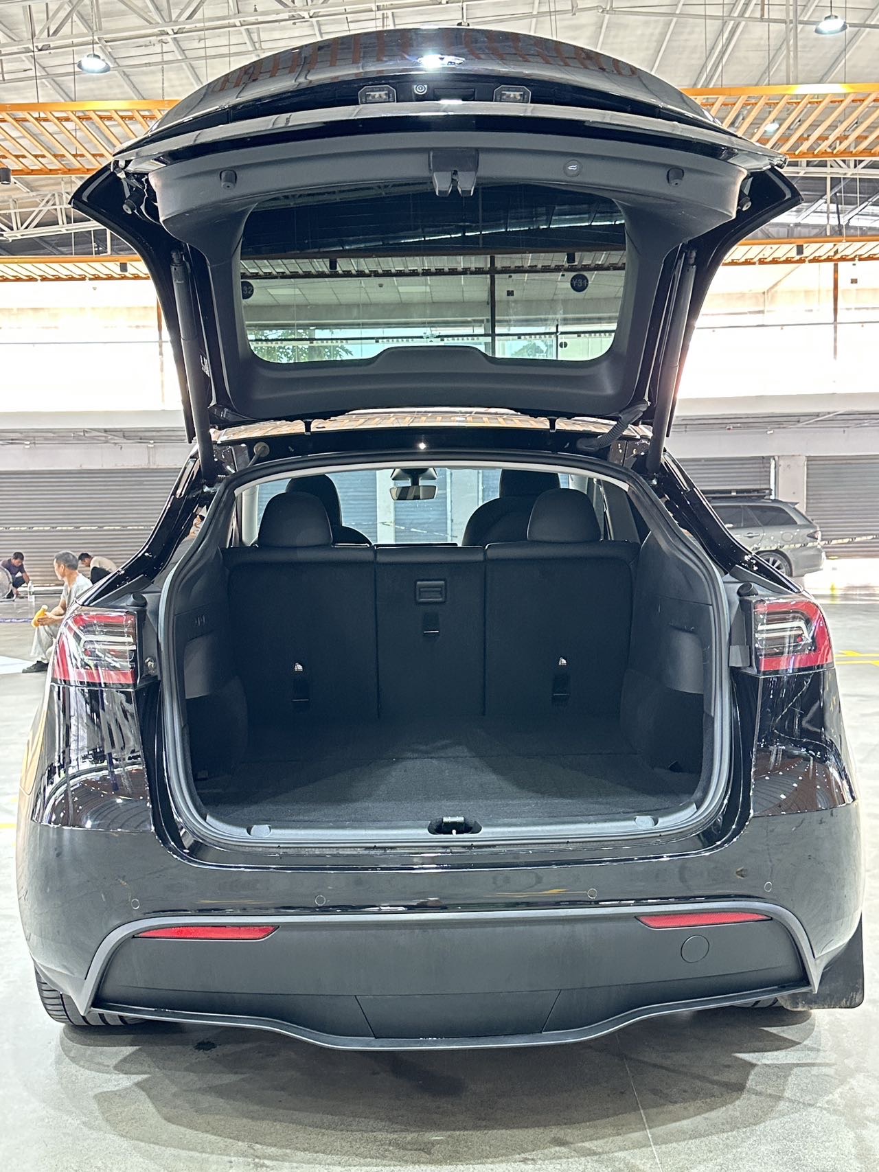 Tesla Model Y 2023 car image #8