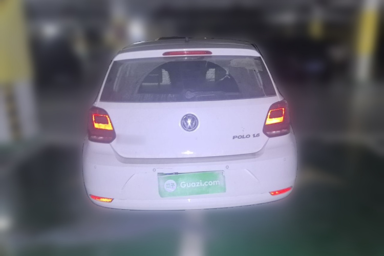 Volkswagen Polo 2015 car image #6