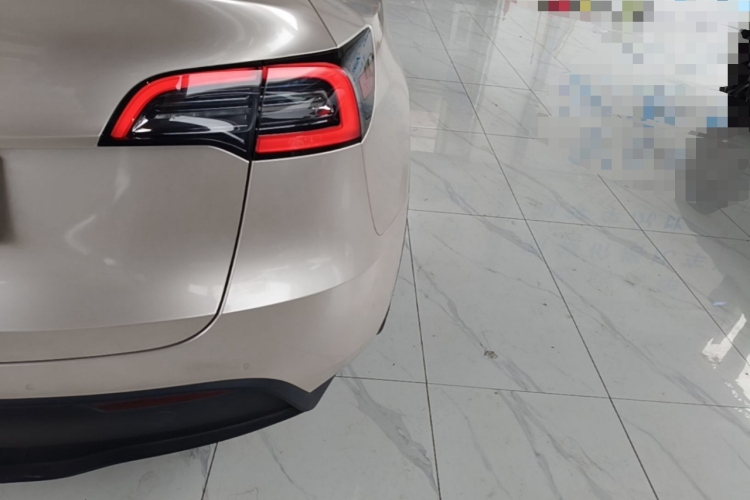 Tesla Model Y 2022 car image #8