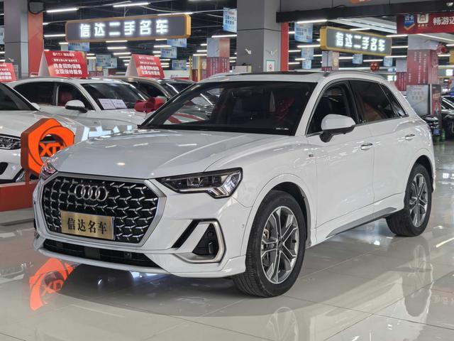 Audi Q3 2023 car image #22