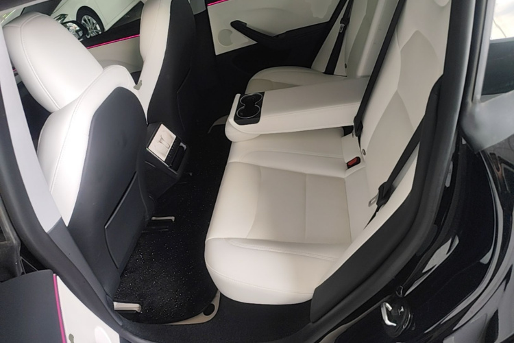 Tesla Model 3 2026 immagine di auto #13