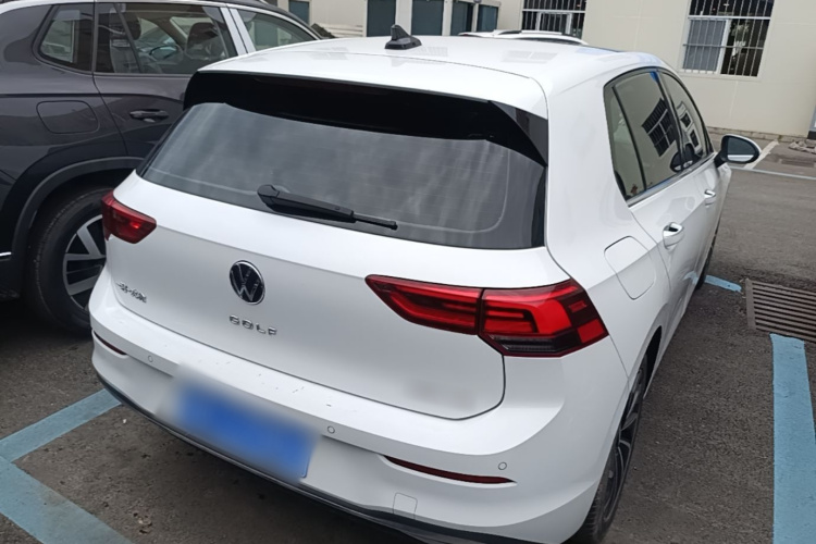 Volkswagen Golf 2024 car image #7