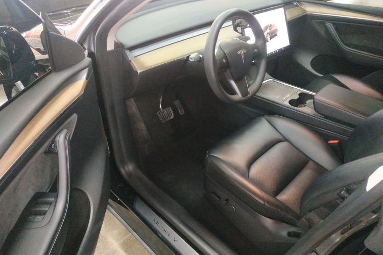 Tesla Model Y 2023 #12 Tesla Model Y 2023 car image #12