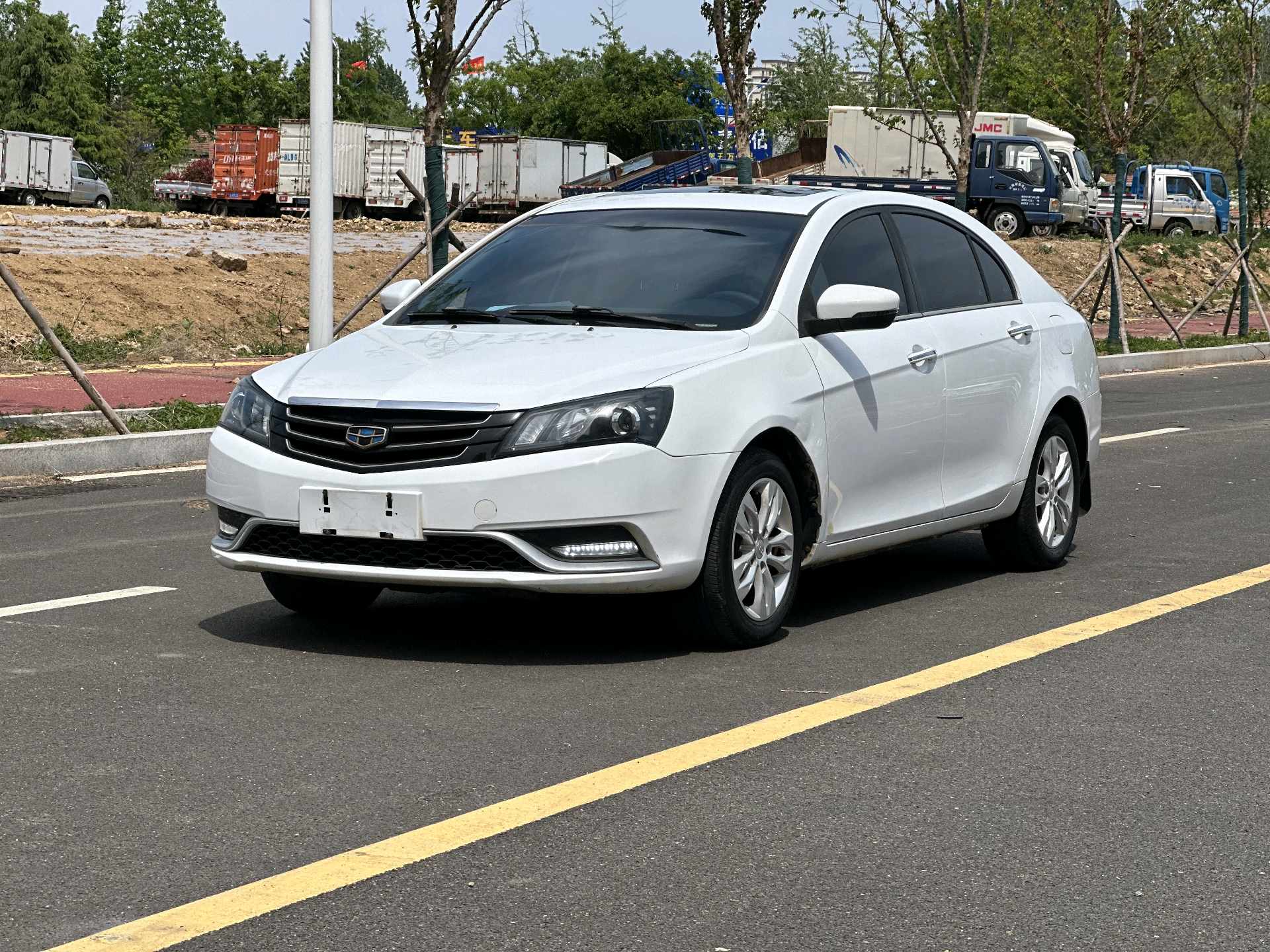 GEELY Emgrand 2015 car image 
