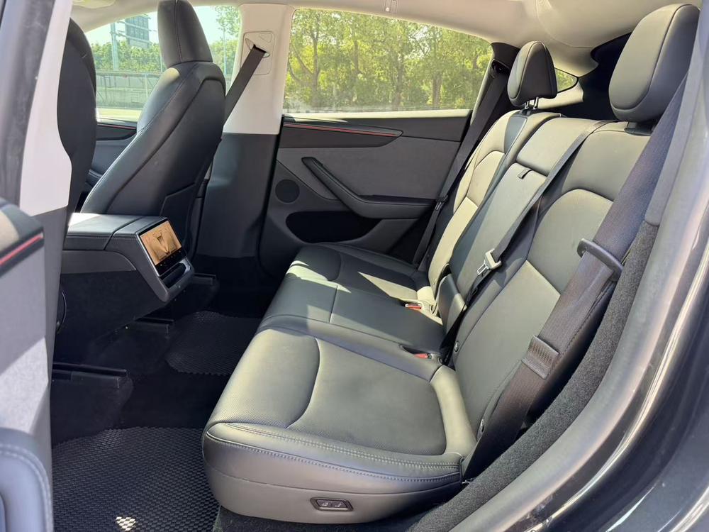 Tesla Model Y 2025 #11 Tesla Model Y 2025 car image #11