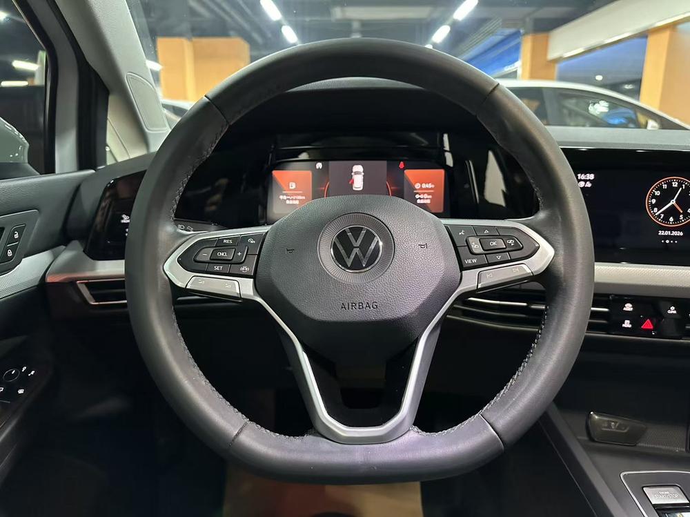 Volkswagen Golf 2022 car image #13