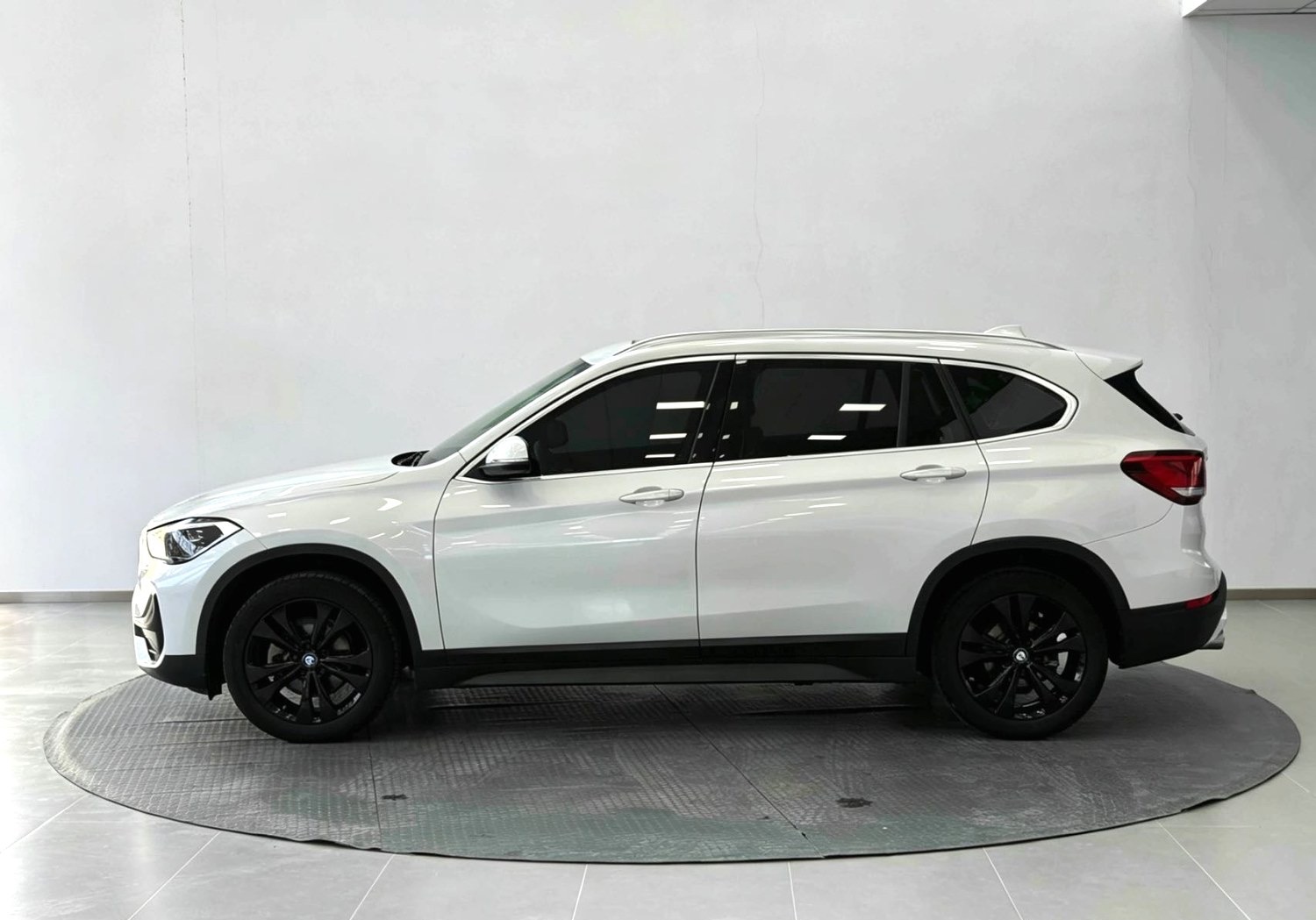 BMW X1 2022 car image #3