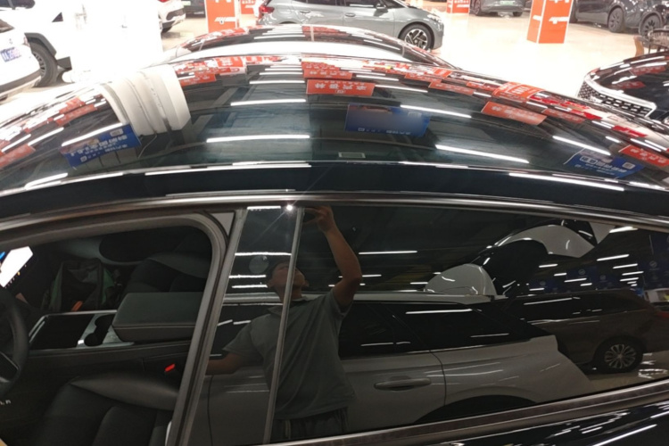 Tesla Model Y 2023 car image #23
