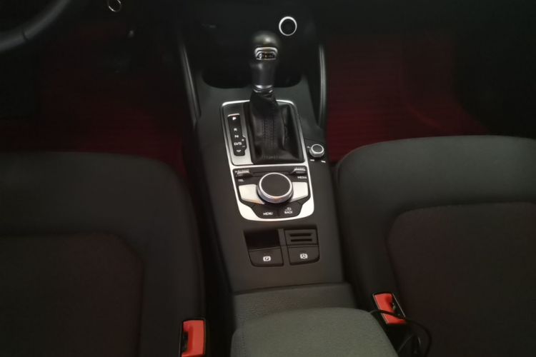 Audi A3 2018 car image #14