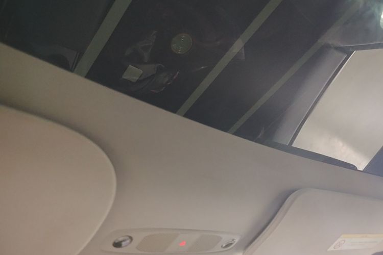 Tesla Model Y 2021 car image #18