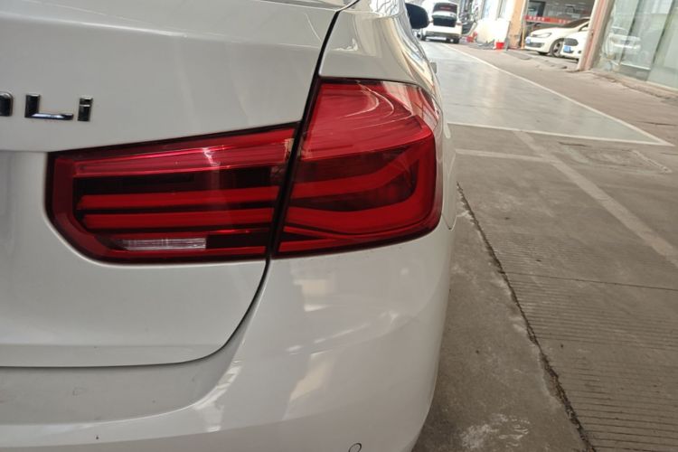 BMW 3 Series 2018 #8 BMW 3 Series 2018 car image #8