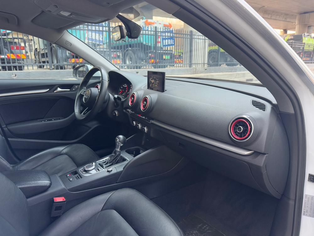 Audi A3 2018 car image #24