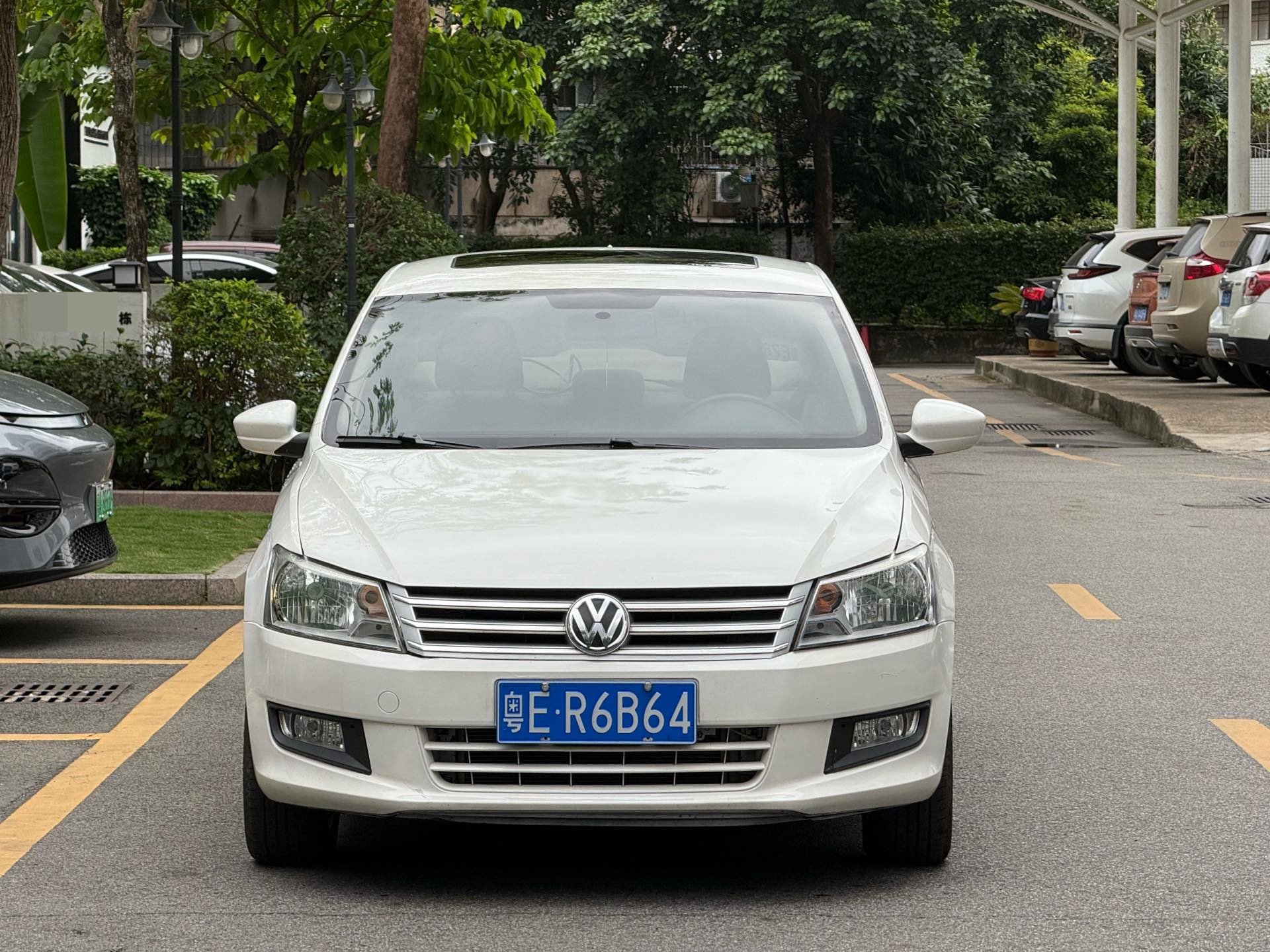 Volkswagen Santana 2015 car image #2