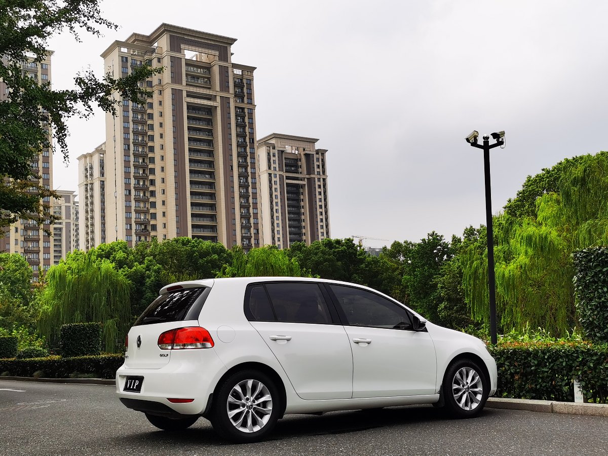 Volkswagen Golf 2013 car image #4