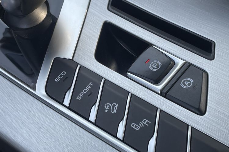 GEELY Coolray 2021 car image #22