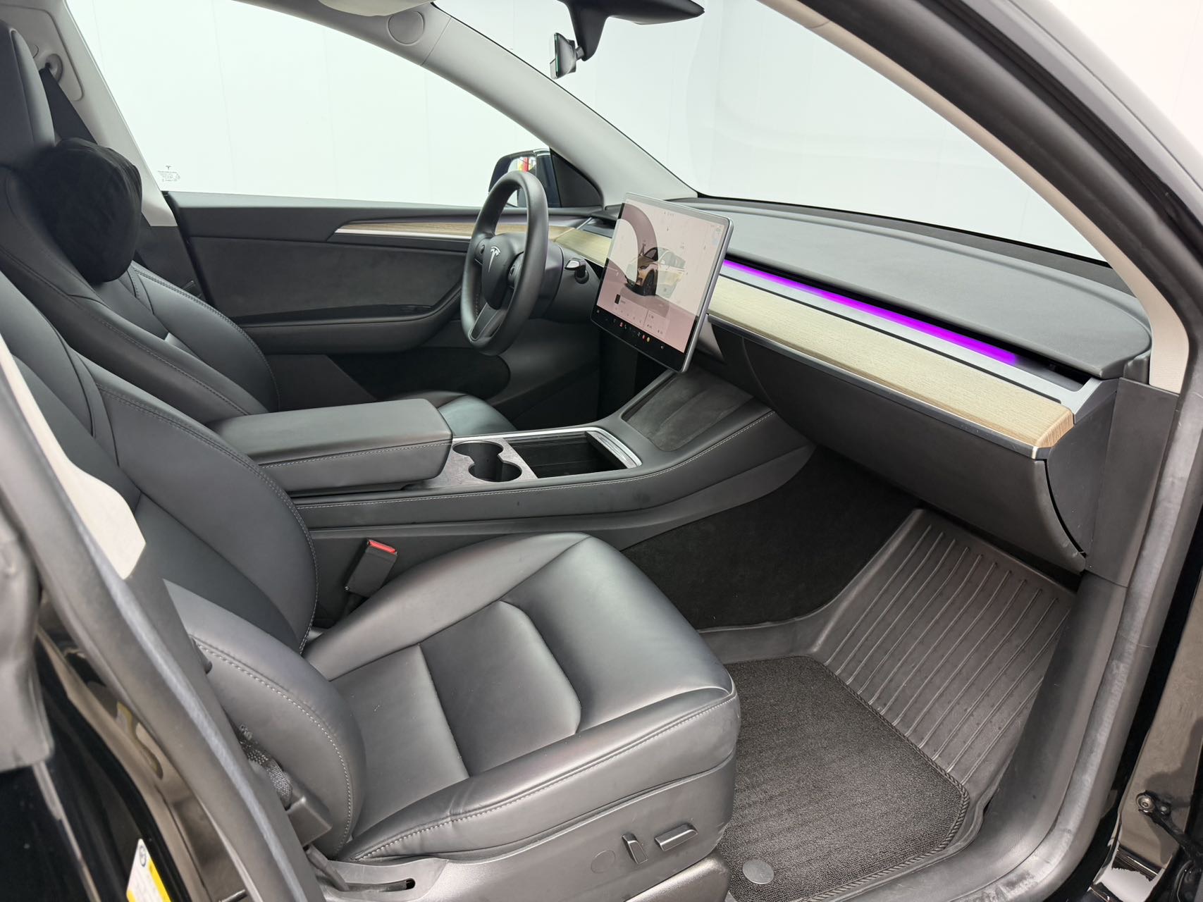 Tesla Model Y 2023 car image #8
