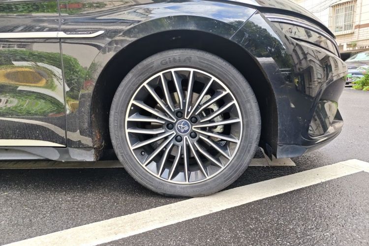 BYD Han 2023 car image #9