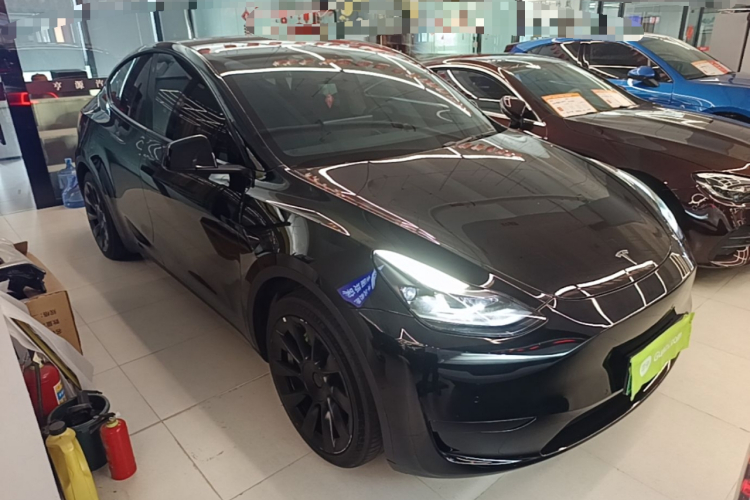 Tesla Model Y 2023 #4 Tesla Model Y 2023 car image #4